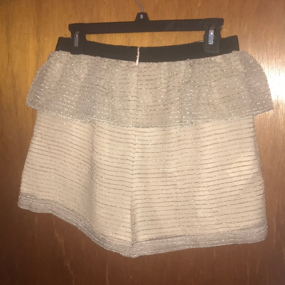 🆕 BCBGeneration Beige Metallic Peplum Shorts 6 - Picture 4 of 8
